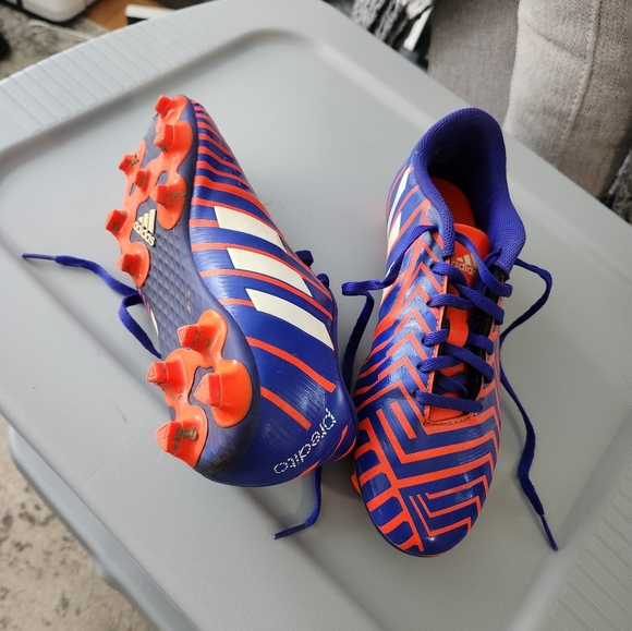 Women's soccer cleats - Picture 2 of 3